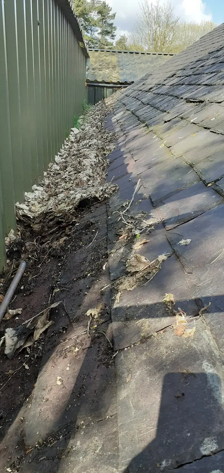 awkward roof and gutter during cleaning