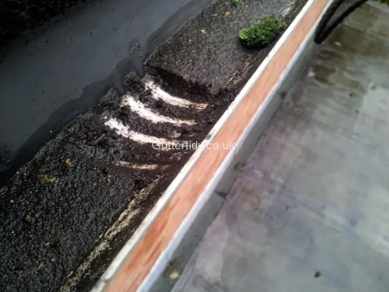 roof slit resting in gutter in Roundhay. Moss just sits on top. 